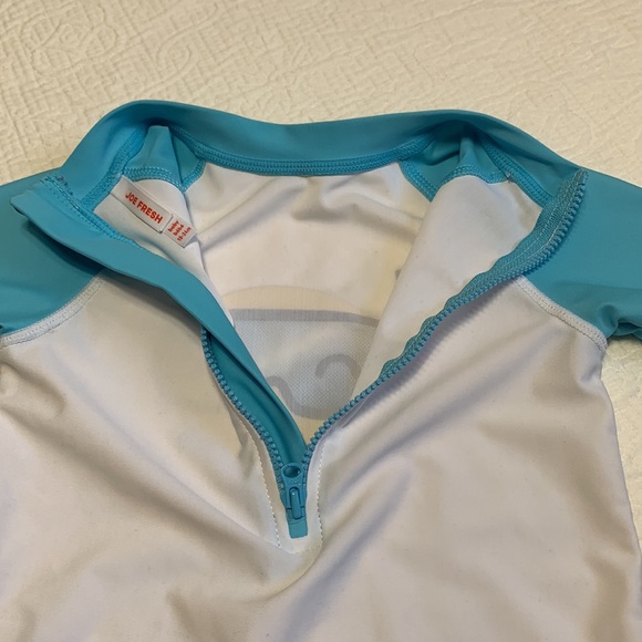 18-24m (4/$20) Joe Fresh Rashguard Top - Picture 13 of 15